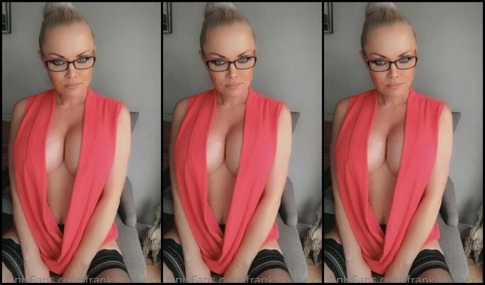 Frankiebabe Nicknamed Frankiebabexxx Onlyfans Does My Cleavage Make Your Cock Throb I M Such A Tease