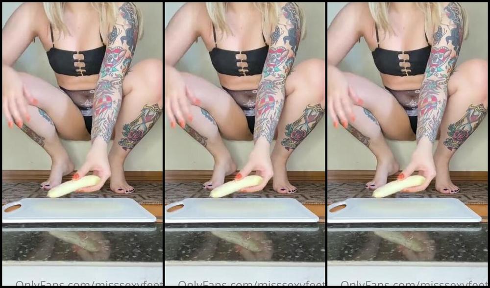 Misssexyfeet Nicknamed Misssexyfeet2 Foot Fetish 11 22 2022 Onlyfans Video Crushing The Poor Banana