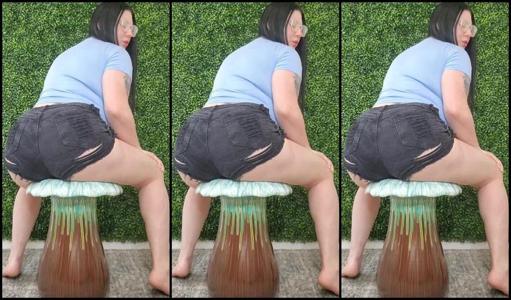 Giantessjulia Nicknamed Kinkydomkitty91 04 09 2025 Onlyfans Video Non Giantess Farting On My New Mushroom Stool