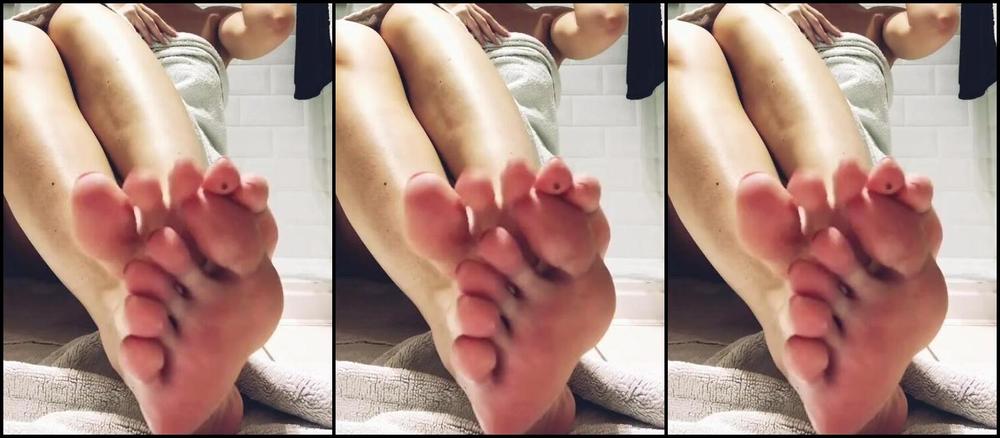 Naughty Nylons Nicknamed Naughtynylons Onlyfans Cleaning My Toes After A Long Tiring Day On My Feet Although I Think I D Prefer