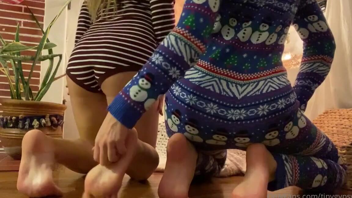 Tiny Gypsy Nicknamed Tinygypsyfeet 12 13 2020 Onlyfans Video Do You Know How Bad This Wood Hurt Our Knees Lol