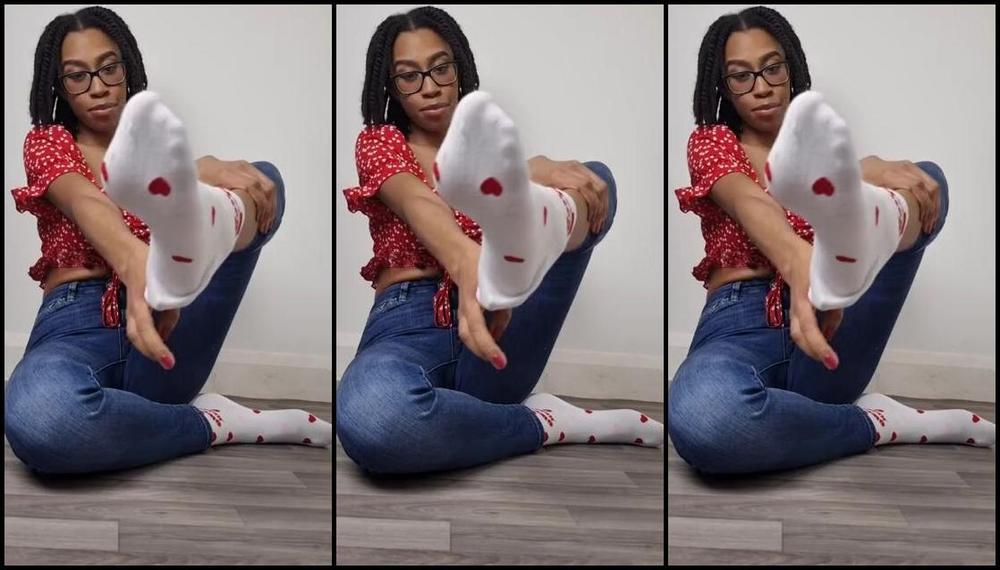 Ceceprincesstoes Nicknamed Cecesprincesstoes 02 14 2022 Onlyfans Video Valentines Day Heart Sock Removal