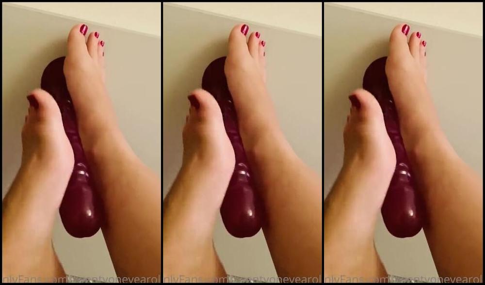 Finebritishfeet Nicknamed Tickletoesuk 05 12 2020 Onlyfans Video Feels So Good Sliding My Feet Up And Down The Head Between My Toes