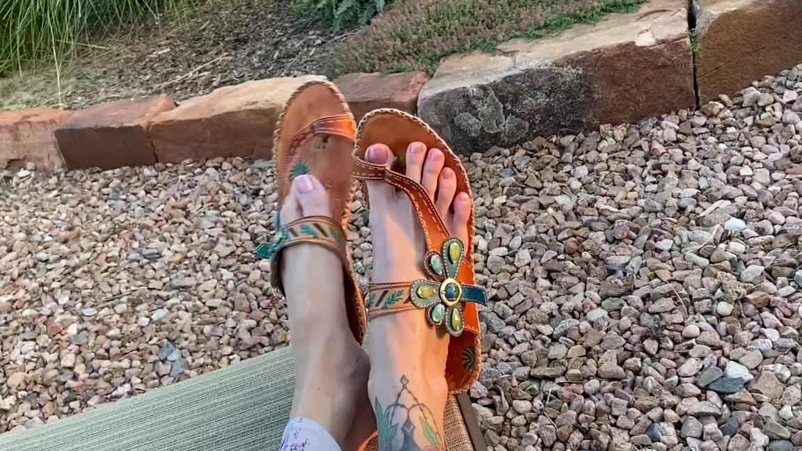 Pre Hensile Nicknamed Prehensile 08 05 2020 Onlyfans Video Sandal Dangle In The Garden