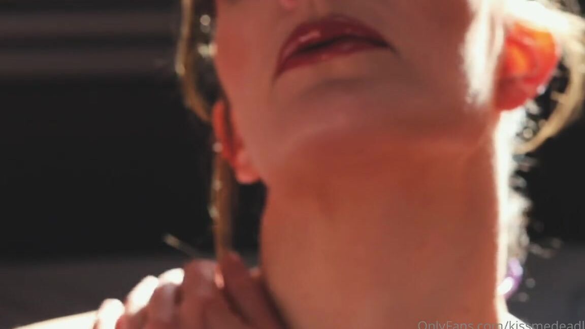 Kissmedeadlydoll Nicknamed Kissmedeadlydoll 12 16 2020 Onlyfans Video Its Wedddddddnesdayyyyy This Week We Were Tied Between Breasts Amp Drool