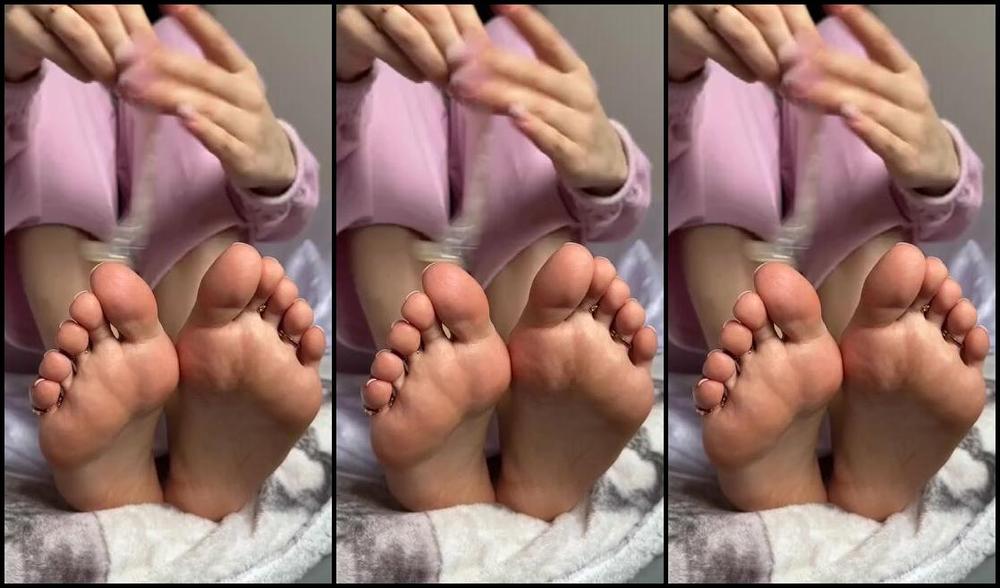 Eva Fashka Nicknamed Onlyfashka 02 12 2025 Onlyfans Video Play Condom Video Did You Know That My Feet Are So Small That They Can Fit