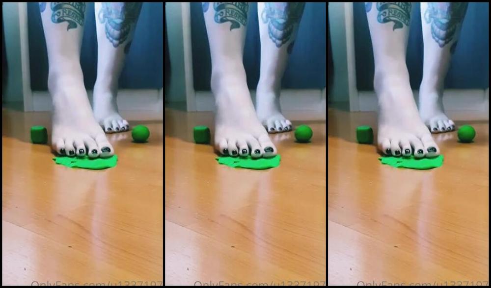 Misssexyfeet Nicknamed Misssexyfeet2 Foot Fetish 05 17 2020 Onlyfans Video Having So Much Fun With My Playdoh