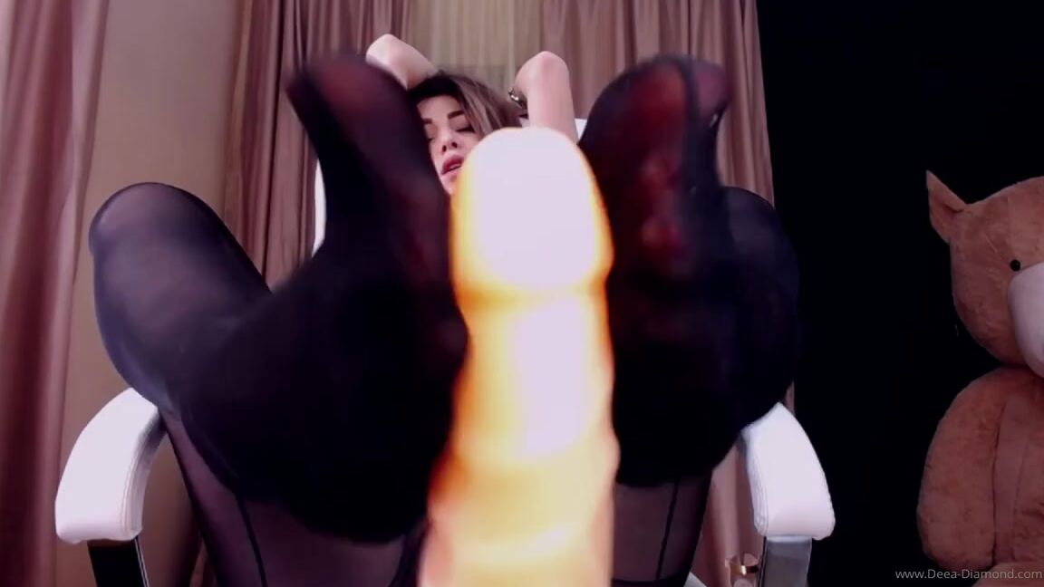 Deea Diamond Nicknamed Deeadiamond Onlyfans Footjob With Black Pantyhose