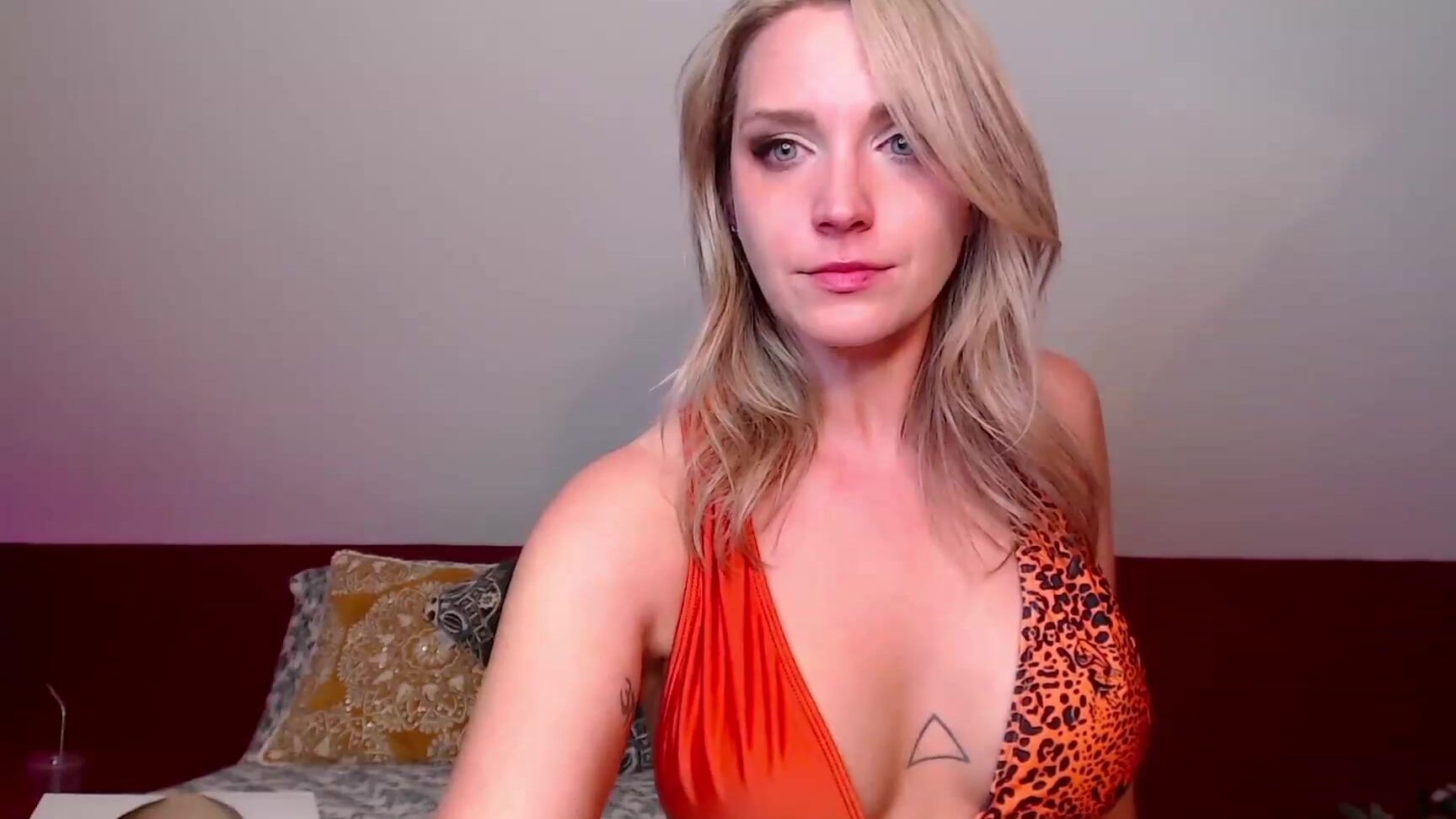 "SneezeGoddess" livecams, mucophilia, sfw, sneezegoddess, sneezing, swimwear 15 Sneezes from One Sniff manyvids