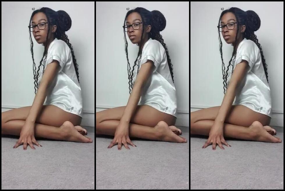 Ceceprincesstoes Nicknamed Cecesprincesstoes 01 31 2021 Onlyfans Video Silent Video So You Can Focus On My Sexy Soles And Juicy Booty Ill Have You