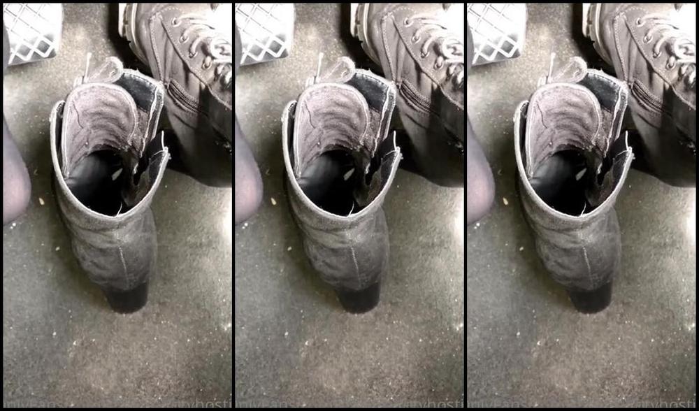 Naughty Nylons Nicknamed Naughtynylons Onlyfans I Ve Been On My Feet All Day I Love Working Up A Sweat Especially