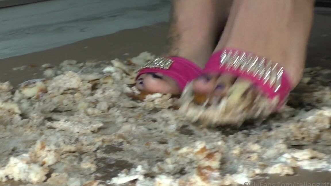 Italian Girlfriend Nicknamed Italiangirlfriend 07 19 2022 Onlyfans Video High Heels And Cakes What A Mess N7Ji