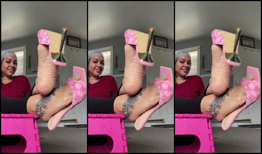 Deedee Nicknamed Deedeericanfeet 02 07 2025 Onlyfans Video As Requested A Very Sexy Pink Mules Dangle Tease