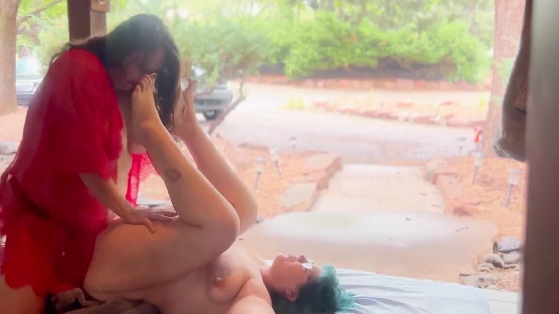 Thee Strap Queen Nicknamed Mistressscarletkiss 08 24 2024 Onlyfans Video My Beautiful Friend Paid For Part Of My Flight Just For Me To Come Out To