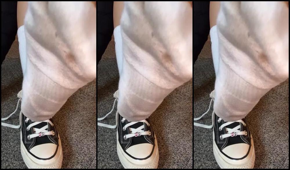 Melaaniexo Nicknamed Littlemelaniexo 11 13 2024 Onlyfans Video Taking Off And Smelling My Sweaty Socks After The Gym