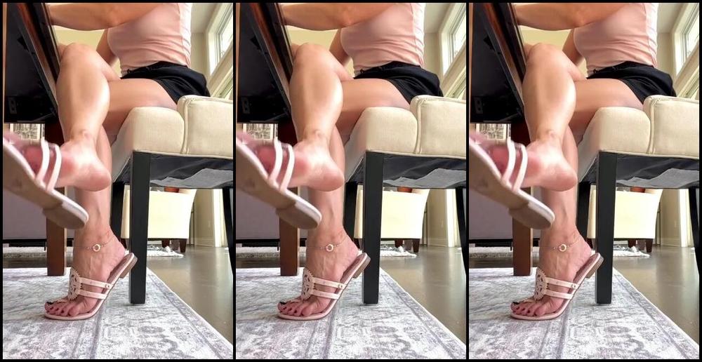 Toe Luxx Nicknamed Toeluxx 09 05 2023 Onlyfans Video Watch Me Work Never Realized How Much My Feet Move When Im Deep In Thought Its