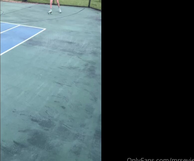 Mrs Evie Mae Nicknamed Mrseviemae 03 29 2022 Onlyfans Видео Skating With A Flash Cj