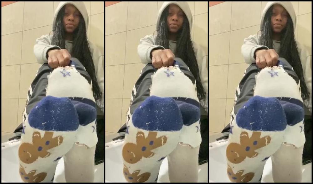 Solefairy Nicknamed Solefairyt 02 07 2025 Onlyfans Video Double Sock Removal My Feet Be Colddd