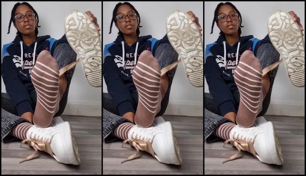 Ceceprincesstoes Nicknamed Cecesprincesstoes 06 13 2022 Onlyfans Video Shoe And Stripe Sock Removel