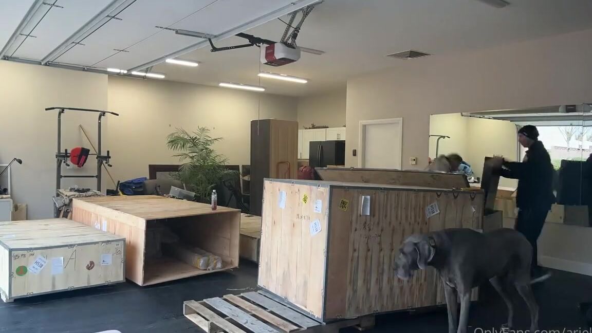 Arielxoxo Nicknamed Arielxoxo Onlyfans Day 1 Of Gym Build Out Some Of The Equipment Didn T Come With Assembly Instructions So This Is Gonn