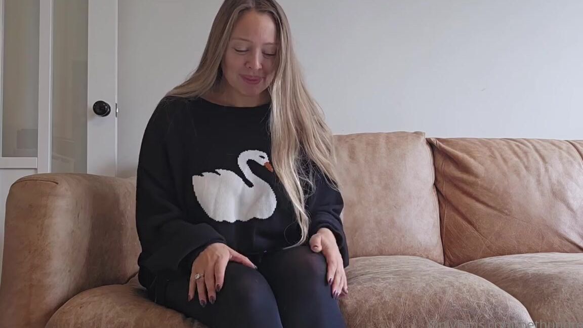 Beth Bennett Nicknamed Bethundressed 10 29 2024 Onlyfans Video Dont You Just Love A Girl In Thick Opaque Tights