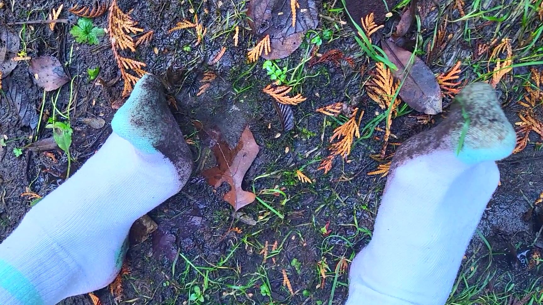 "Goddess Vanessa" dirty feet, foot fetish, mud & quicksand sinking, outdoors, socks Bare Crew Socks In Mud manyvids