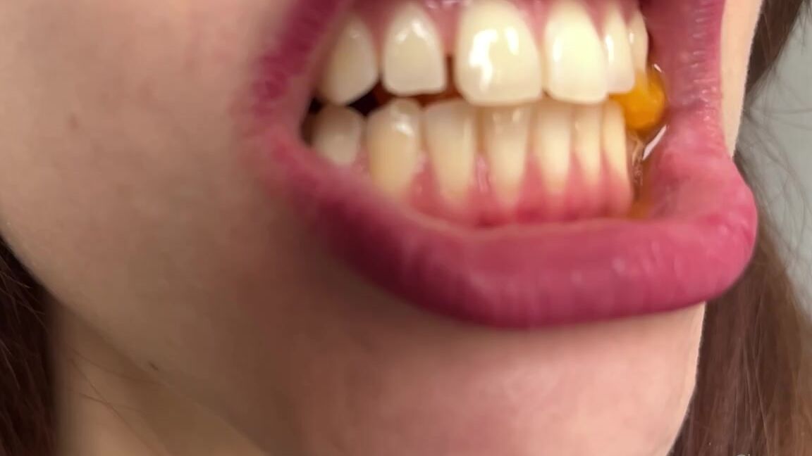 Giantess Elixs Nicknamed Giantesselixs 05 01 2024 Onlyfans Video If You Dont Obey To My Orders I Will Smash You Like This Piece Of Juicy