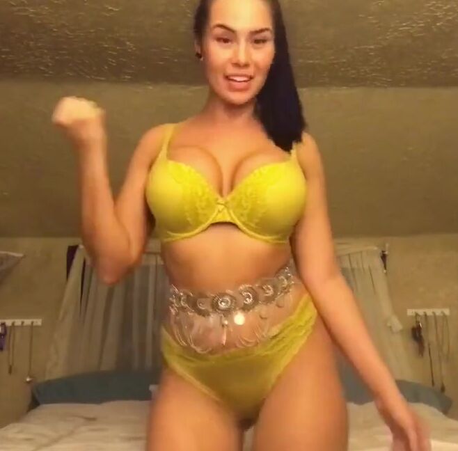 Goddess Natalya Vega Nicknamed Thenatalyavega 09 04 2018 Onlyfans Video Gather Round To Stroke Boys