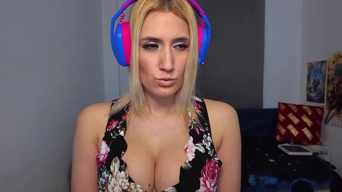 Yasmin Ramos Nicknamed Yasminramos Onlyfans Yasmin 365 E12 Comienzo Jugando Y Termino