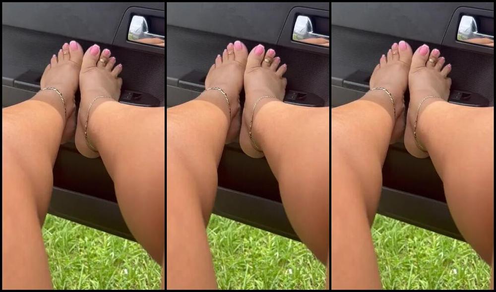 Funsizeniecey Nicknamed Feetbynieceyy 07 21 2023 Onlyfans Video Nothing Like Being Outside In The Car With Your Feet Up