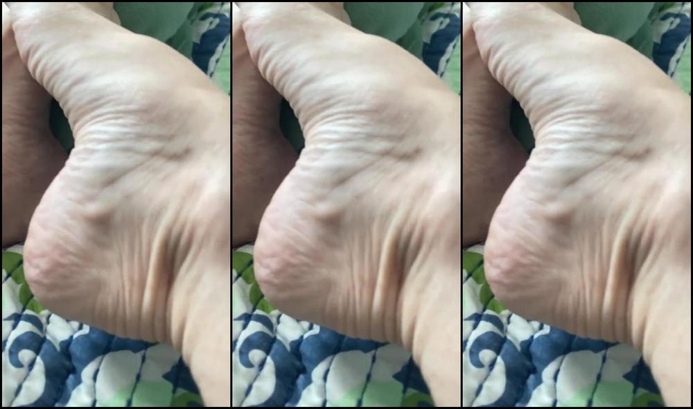 Kittys Pretty Feet Nicknamed Kittys Sweet Feet 09 19 2024 Onlyfans Video Lean In And Inhale My Essence Let Our Pheromones Mingle And Lets See What Happens
