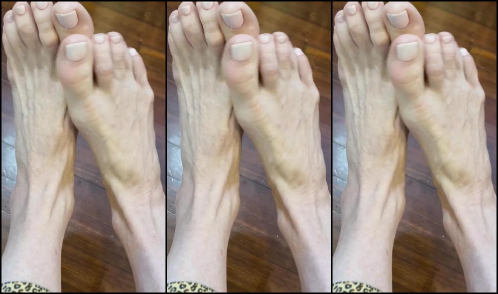 Kittys Pretty Feet Nicknamed Kittys Sweet Feet 05 02 2023 Onlyfans Video Heres A Special Treat For You