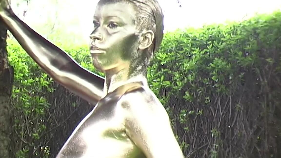 outdoor gold metallic statue doll March 31, 2019 Manyvids
