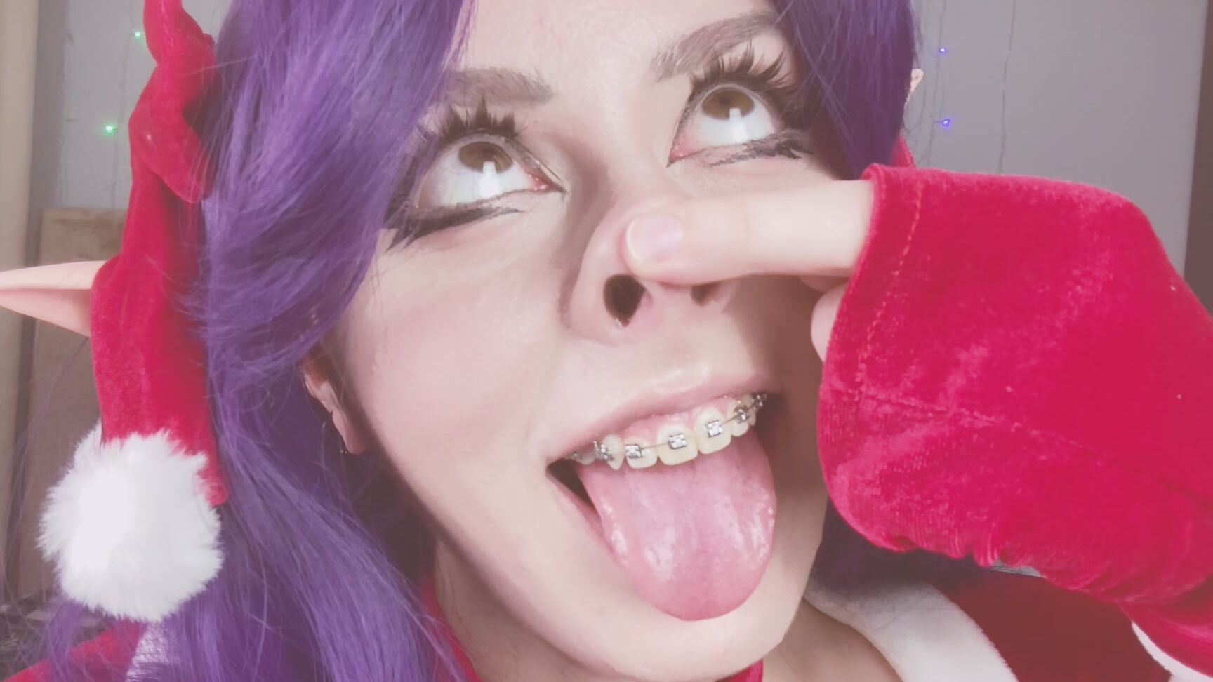 "SpookyBoogie" braces, christmas, cosplay, face fetish, nose fetish Christmas Elf Misato Katsuragi does piggy nose and grunts Manyvids