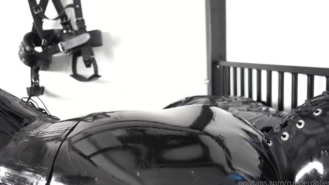 Emma Lee Nicknamed Rubberdollemma 12 05 2023 Onlyfans Video Good Morning Rubberboys What A Day It Rains Ice So I Better Stay In My