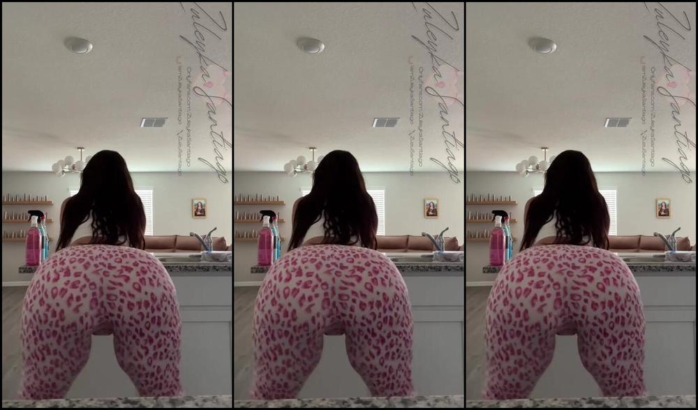 Zuleyka Santiago Nicknamed Zuleykasantiago 04 23 2025 Onlyfans Video The Search Is Zuleyka Throwing Cake