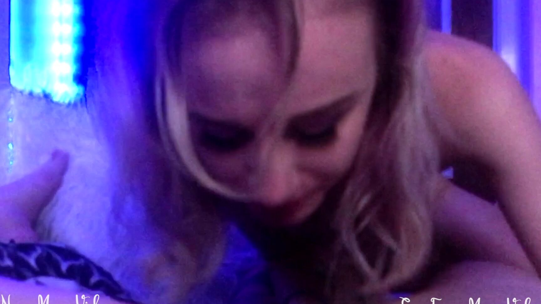 "SavannahxSiren" fingering, girlgirl, glassdildos, lesbians, pussyeating My First Lesbian Hookup manyvids