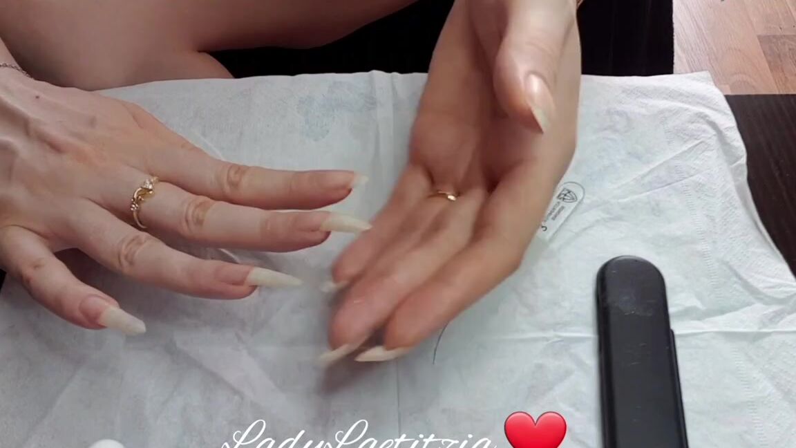 Lady Laetitzia Claws Nicknamed Laetitzianails 09 16 2024 Onlyfans Video Watch Me File My Long Nails To A Point