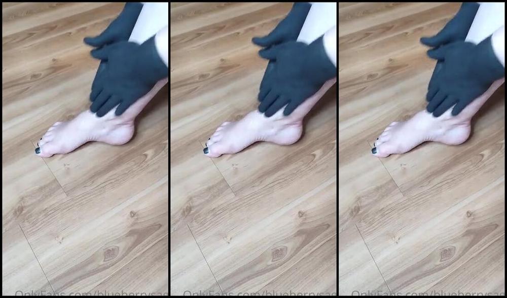 Blueberry Sage Nicknamed Blueberrysage 01 07 2023 Onlyfans Video At The Beginning Of My Filming Yesterday I Did Something For The Lovers Of Asmr Gloves