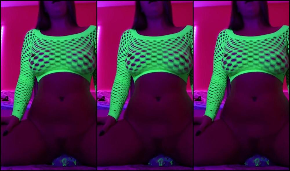 Marie Kaleida Nicknamed Mariekaleida 10 30 2023 Onlyfans Video No Tricks Just Treats For Halloween A Spooky Little Black Light Video With Large Nova