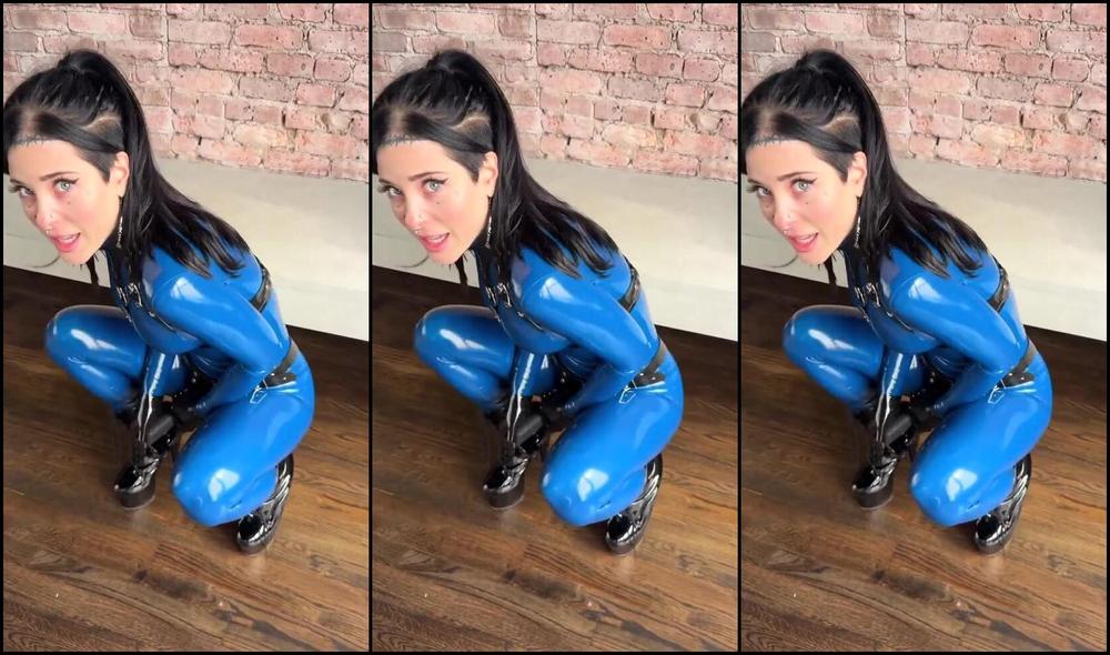 Awlivv Nicknamed Awlivv 11 09 2025 Onlyfans Video Headed Back To Do More Latex Work Tomorrowso Heres Me Being An Absolute Creep With A