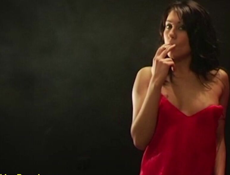 exterme hot babe naked smoking November 27, 2020 Manyvids