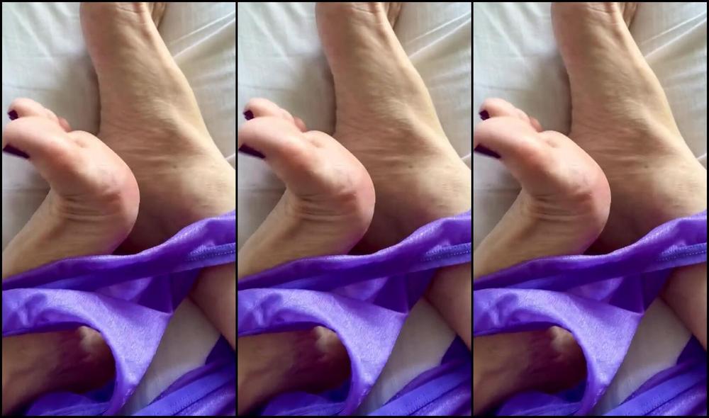 Kittys Pretty Feet Nicknamed Kittys Sweet Feet 03 09 2024 Onlyfans Video Would You Like To Get Tangled Up With Me