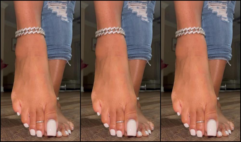 Mytoptiertoes Nicknamed Mytoptiertoes 08 27 2024 Onlyfans Video I Love My Bare Feet I Especially Love Them With White Polish On My Toes