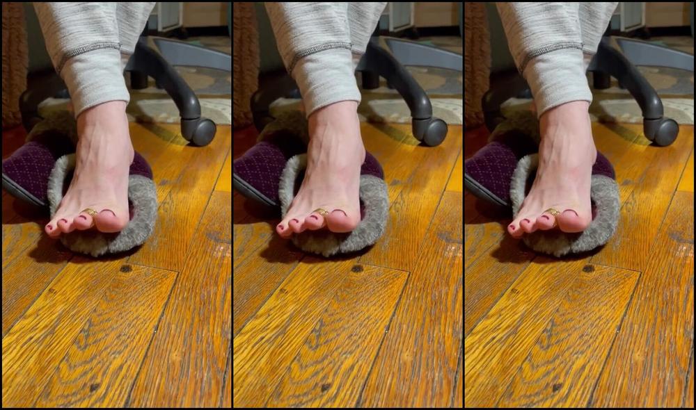 Kittys Pretty Feet Nicknamed Kittys Sweet Feet 01 13 2023 Onlyfans Video Just Playing With My Slippers And Having Fun