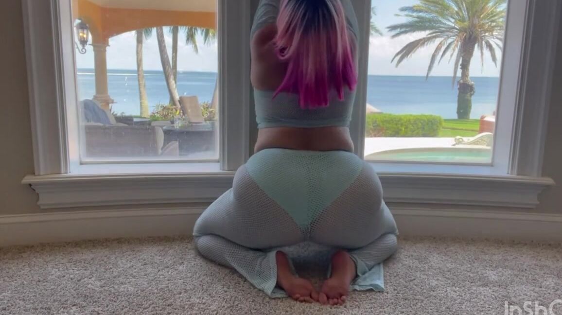 Heavenly Xperience Nicknamed Heavenlyxperience 09 19 2023 Onlyfans Video Posing In Paradise While I Was At Fetcon This Year