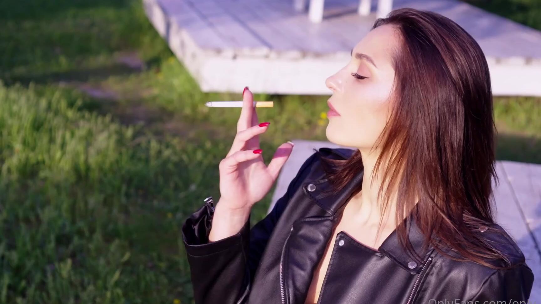 Only Yana Nicknamed Only Yana 04 22 2024 Onlyfans Video One Of My Cigarettes In The Park Looks Something Like This