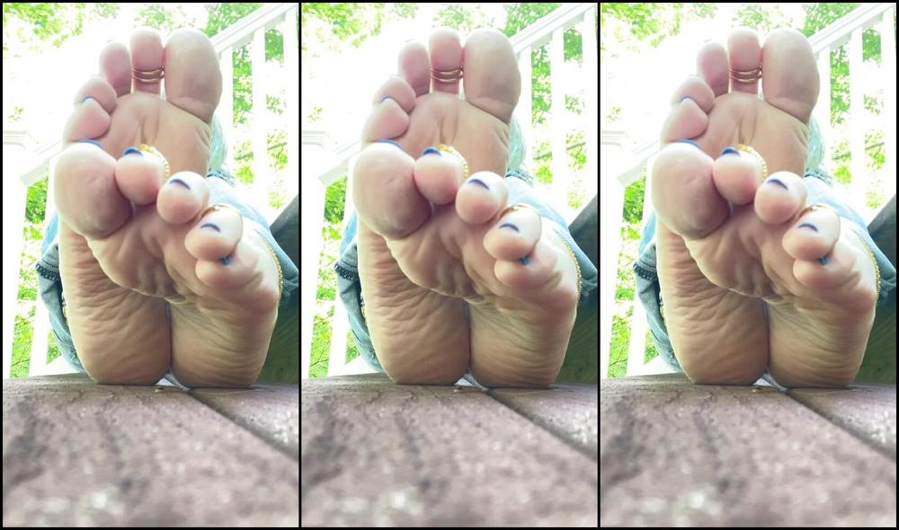 Kittys Pretty Feet Nicknamed Kittys Sweet Feet 08 05 2024 Onlyfans Video Come Sit Beside Me