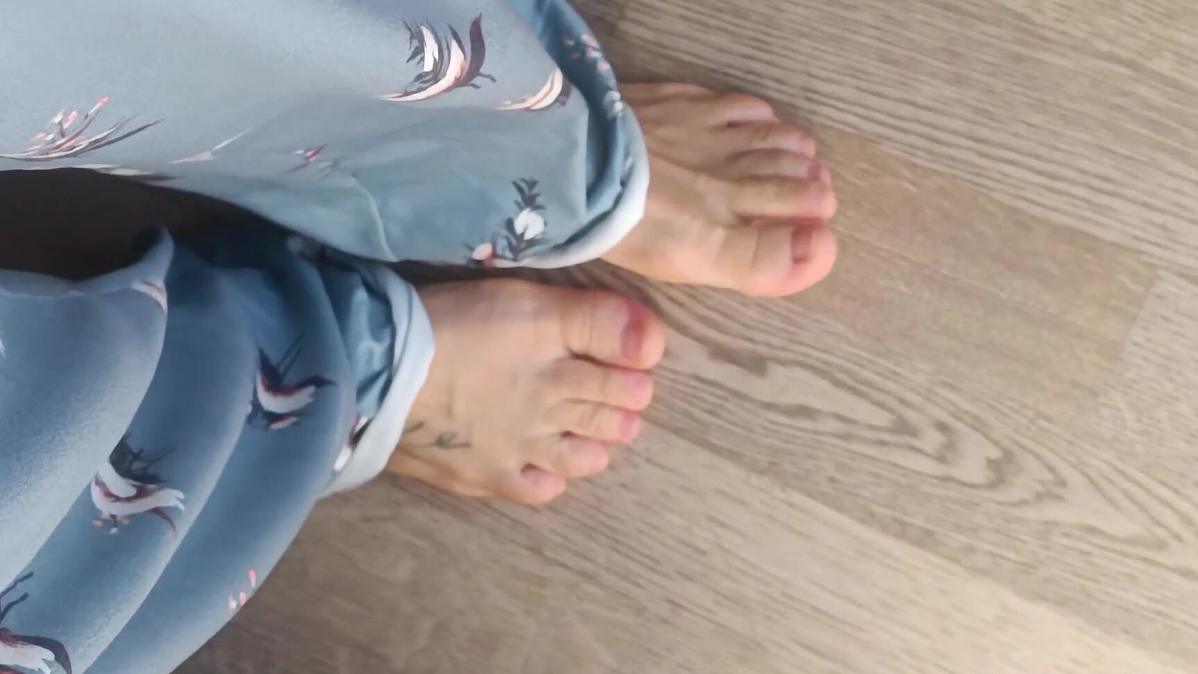 Onlybluefeet Nicknamed Onlybluefeet 10 05 2025 Onlyfans Video Buona Domenica A Tutti Voi