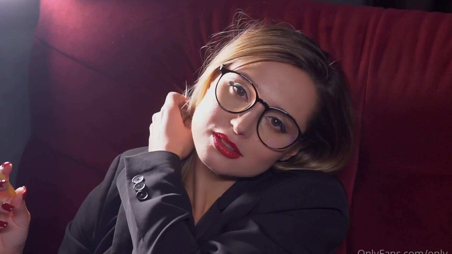 Only Yana Nicknamed Only Yana 11 07 2023 Onlyfans Video She Wears A Jacket And Glasses